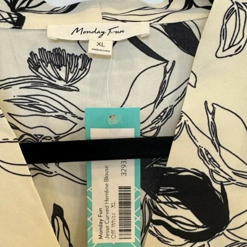 NWT Monday Fun XL "Jessie Curved Hemline Blouse" Stitch Fix Ivory Black Floral - Picture 3 of 6